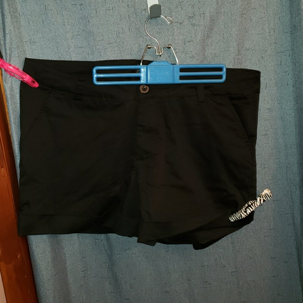 🛍Forever 21  Cuffed shorts sz 18 new no tags
